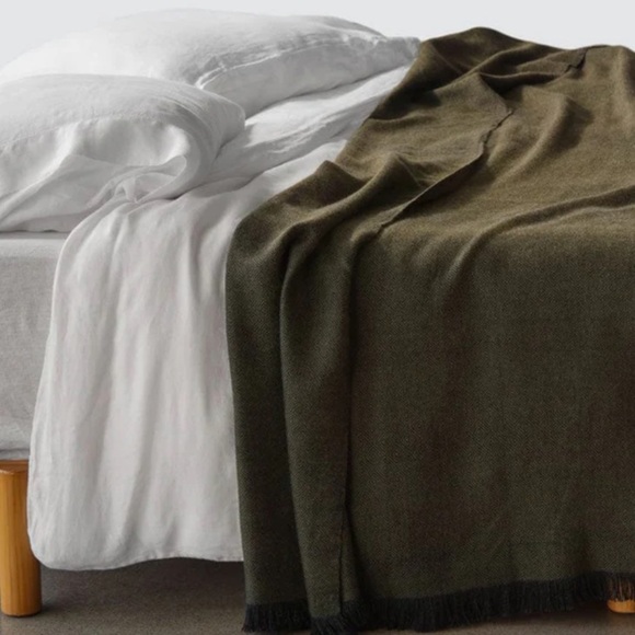 🆕The Citizenry La Calle Alpaca Bed
Blanket Olive NWOT - Picture 4 of 8